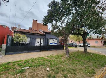 Casa · 186m² · 5 Ambientes · 2 Cocheras · Casa en Merlo Sur