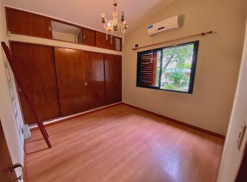 Casa · 122m² · 2 Dormitorios · 1 Cochera · Casa 2 Dorm., Amplios Espacios. Barrio Manantiales