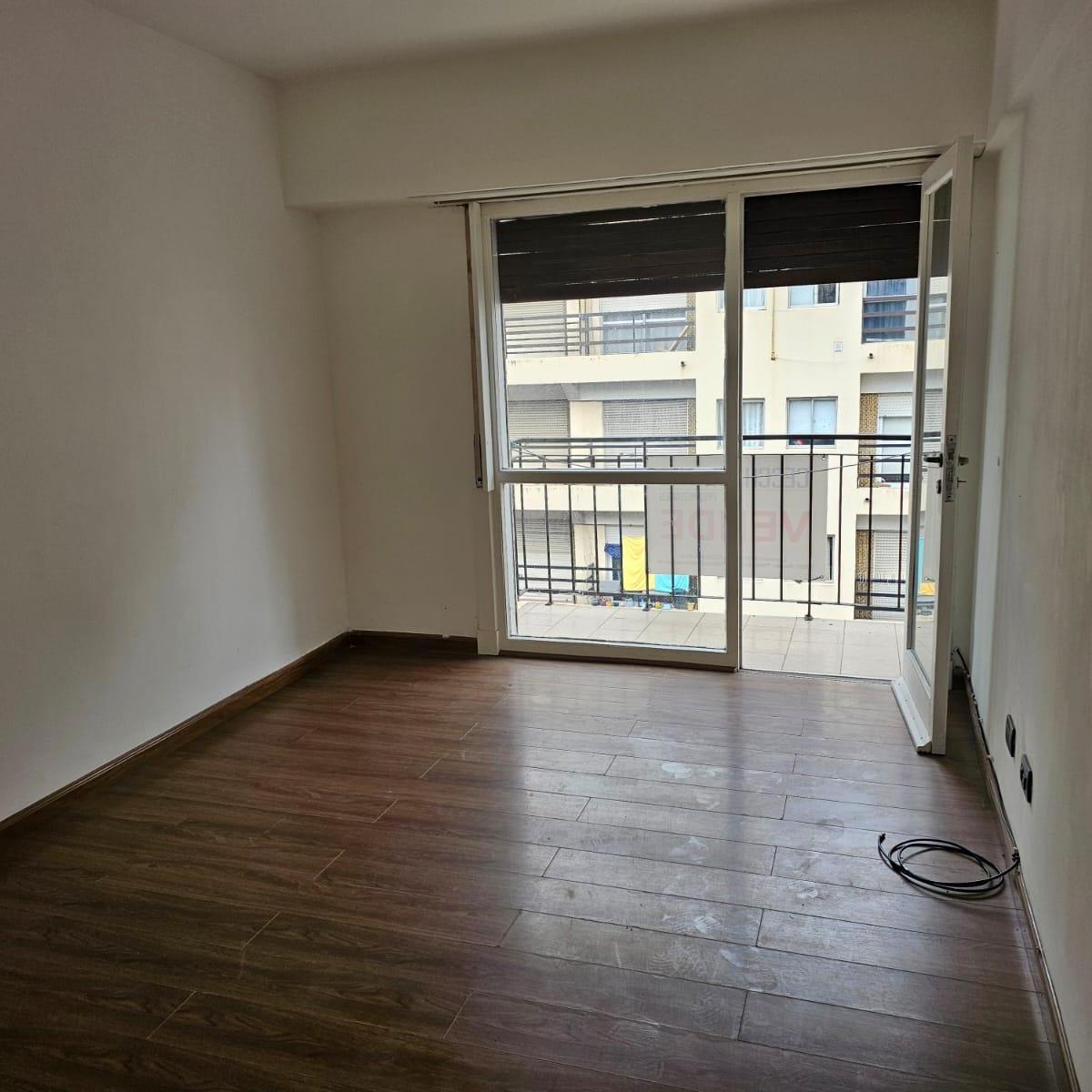 Dpto 2 amb, 38m² al frente con balcón — Hermitage