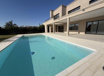 Casa · 139m² · 6 Ambientes · 5 Cocheras · Casa en Venta, 6 Ambientes, en Barrio El Molino, Haras Santa María, Escobar, G. B. a Zona Norte