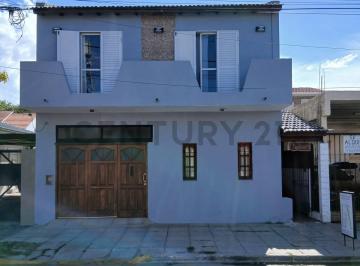 Casa · 80m² · 6 Ambientes · 1 Cochera · Casa en Venta 6 Ambientes a 2 Cuadras del Mar Exelente Ubicación Mar del Tuyu