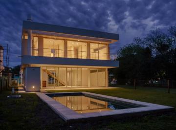 Casa · 148m² · 5 Ambientes · 3 Cocheras · Casa - Villa Elisa