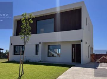 Casa · 160m² · 5 Ambientes · Casa en Venta en Barrio Privado Santa Sofia, Pilar del Este Al 1000
