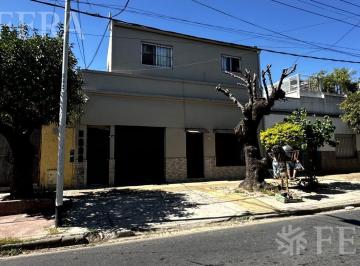 PH · 184m² · 8 Ambientes · 1 Cochera · Venta PH Para Dos Familias en Sarandi