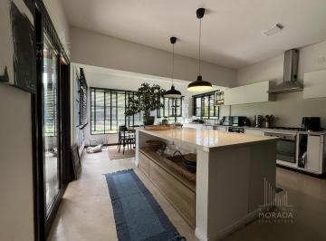 Casa · 140m² · 6 Ambientes · Casa en Alquiler en Haras El Establo 3 Dorm. Pileta