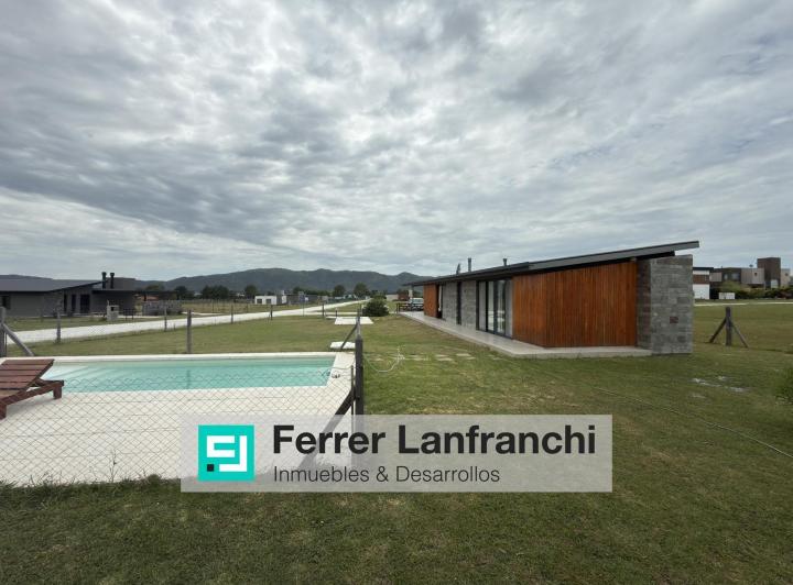 Casa · 1112m² · 4 Ambientes · 2 Cocheras