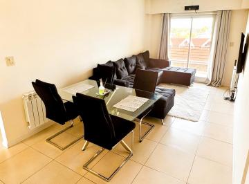 Departamento de 3 ambientes, Lanús · Hermoso 3 Ambientes en Venta Al Frente con Balcon. Cochera Opcional!