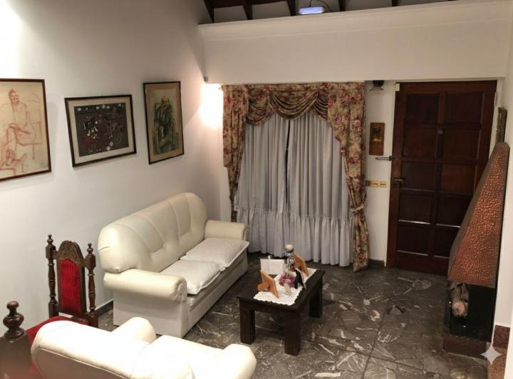 Casa · 180m² · 7 Ambientes · 2 Cocheras