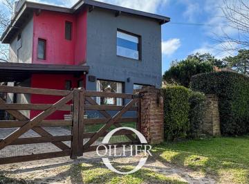 Casa de 4 ambientes, Villa Gesell · Casa + Departamento en Venta C/ Cochera en Zona Sur
