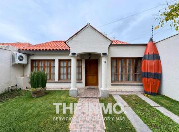 Casa de 6 ambientes, Villa Nueva · Casa con 235 m² Totales y 3 Dorm. en Venta en Villa Nueva