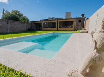 Casa · 639m² · 4 Ambientes · 1 Cochera · Venta de Propiedad en Sauce Viejo