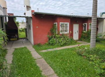 Casa de 4 ambientes, Oro Verde · Casa en Oro Verde 3 Dormitorio con Patio Todos Los Servicios