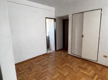 Departamento · 42m² · 3 Ambientes · 1 Cochera · Departamento en Alquiler 3 Ambientes en Lateral en Martínez con Cochera Cubierta y Balcón