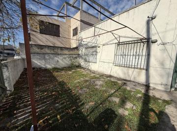 Casa · 86m² · 3 Ambientes · 1 Cochera · Casa en Lanús Este Venta