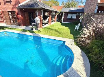 Casa de 5 ambientes, La Matanza · Casa en Venta con Piscina, Quincho, Parilla y Jardin