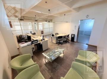Oficina comercial · 84m² · 3 Ambientes · Oficina Alquiler Centro, 84 m² con Gran Recepción, 2 Privados, Cocina y Baño