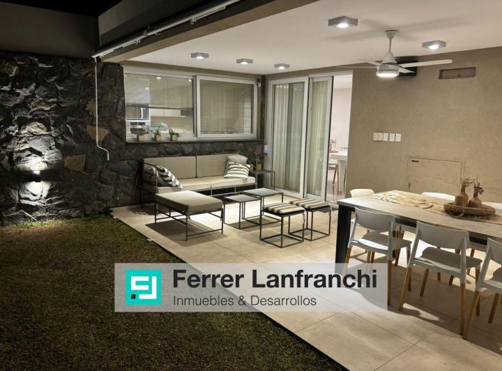Casa · 250m² · 4 Dormitorios · 2 Cocheras