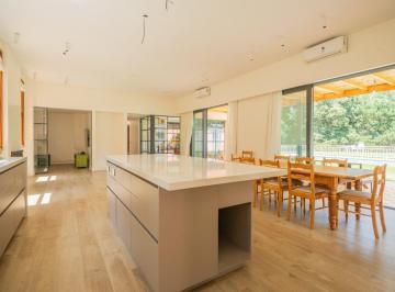 Casa · 295m² · 8 Ambientes · 2 Cocheras · Casa en Venta en Carmel Club de Campo, Pilar - 8 Ambientes