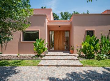 Casa · 295m² · 8 Ambientes · 2 Cocheras · Casa en Venta en Carmel Club de Campo, Pilar - 8 Ambientes