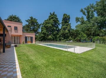 Casa · 295m² · 8 Ambientes · 2 Cocheras · Casa en Venta en Carmel Club de Campo, Pilar - 8 Ambientes