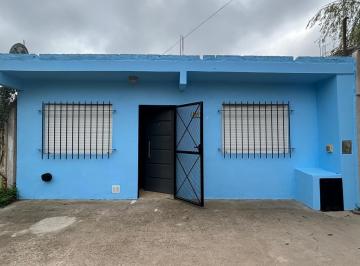 Casa · 100m² · 3 Ambientes · Casa en Alquiler en 180 Entre 518 y 519