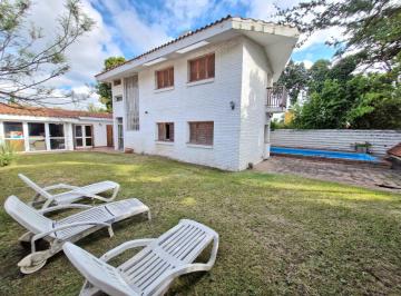 Casa · 322m² · 7 Ambientes · 1 Cochera · Venta Casa Cerro de Las Rosas - 4 Dorm - 322 m² Cub - 595 m² Terr