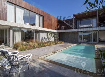 Casa · 1200m² · 7 Ambientes · 2 Cocheras · Casa en Alquiler en Club de Mar - Lho