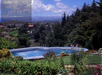 Casa · 290m² · 3 Dormitorios · Villa del Lago — Lote Único de 7.420 m² con Doble Ingreso y Vista a Las Sierras
