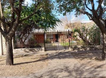 Casa · 155m² · 5 Ambientes · 1 Cochera · Casa en Venta en Fisherton