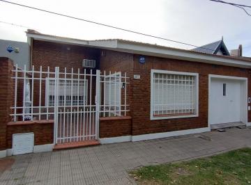 Casa · 190m² · 5 Ambientes · 1 Cochera · Casa en Venta en Fisherton