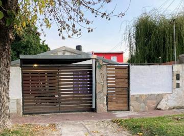Casa · 80m² · 5 Ambientes · 1 Cochera · Venta Casa 3 Dorm. - a 700 m del Rio - Granadero Baigorria