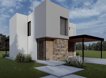 Casa · 174m² · 5 Ambientes · 2 Cocheras · Casa en Construcción. Tres Dorm.. Pileta.
