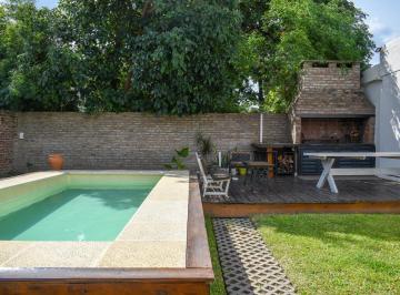 Casa · 120m² · 4 Ambientes · Venta Casa 3 Dorm. con Jardín, Pileta y Parrillero en Alberdi