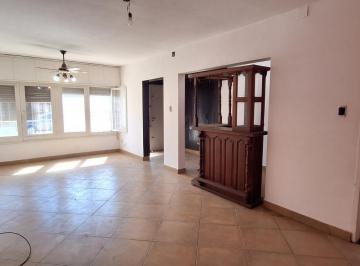 Casa · 105m² · 4 Ambientes · 1 Cochera · Casa en Venta, Dos Dorm., Cochera y Patio.
