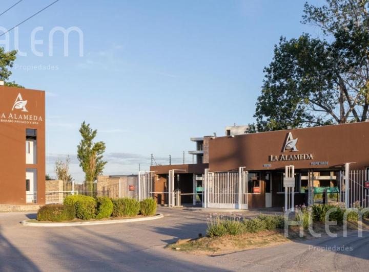 Terreno · 1093m²