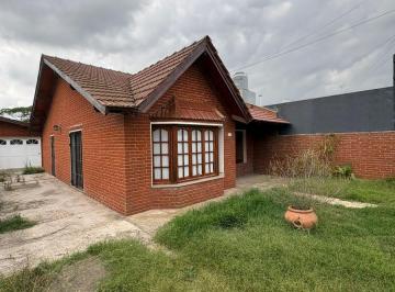 Casa · 5 Ambientes · Casa en Lobos