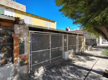 Casa · 140m² · 5 Ambientes · 1 Cochera · Casa en Venta en Barrio Luis Piedra Buena