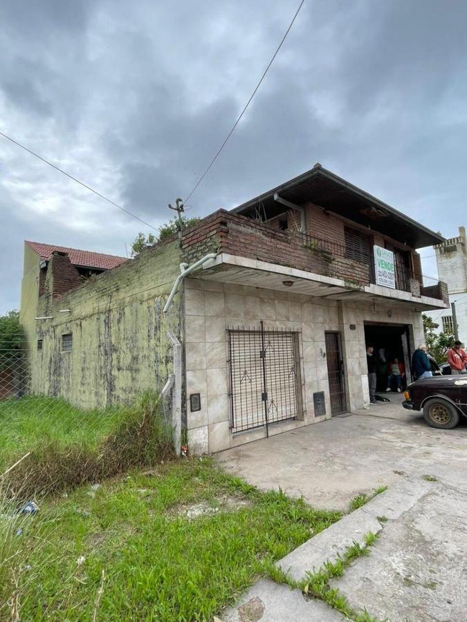 Casa ubicada en la avenida mario bravo y cerrito sobre lote de 226 m2