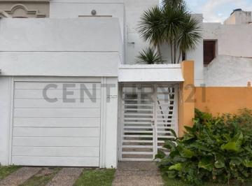 Casa · 105m² · 4 Ambientes · 2 Cocheras · Venta Casa de 3 Dorm. Alto Verde