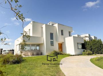 Casa · 149m² · 5 Ambientes · Casa en Venta en El Naudir con 4 Dorm. a La Laguna