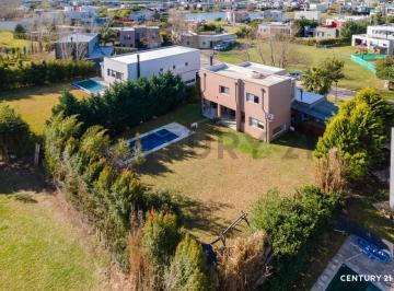 Casa · 182m² · 5 Ambientes · 2 Cocheras · Casa en Venta en El Cantón Norte - 5 Amb con Pileta