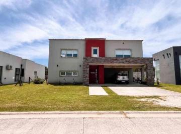 Casa · 198m² · 5 Ambientes · 1 Cochera · Casa 5 Amb - Tierras del Mar