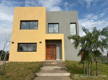 Casa · 150m² · 5 Ambientes · 1 Cochera · Casa en Venta en Santa Sofiasanta Sofia