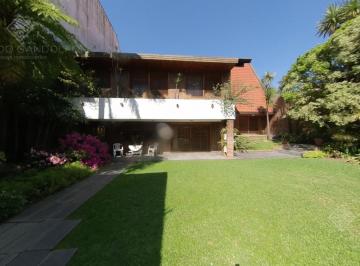 Casa · 415m² · 7 Ambientes · 7 Cocheras · Impecable Chalet en Inmejorable Zona!