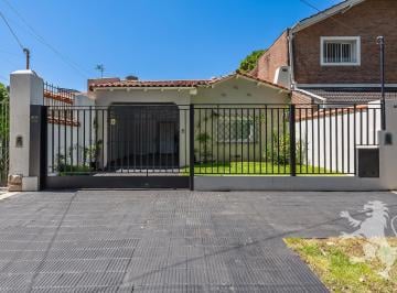 Casa · 212m² · 5 Ambientes · 2 Cocheras · Casa con Espectacular Jardín y Pileta - Venta - 5 Ambientes - Cochera - Florida