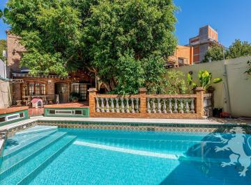 Casa · 231m² · 5 Ambientes · 2 Cocheras · Casa - Venta - 5 Amb - Piscina - Parrilla - Suite - Garage 2 Autos - Villa Urquiza