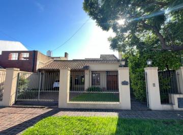 Casa de 6 ambientes, Ituzaingó · Excepcional Chalet Moderno en Ituzaingó Norte