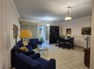 Casa · 133m² · 5 Ambientes · 1 Cochera · Casa en Barrio Sur