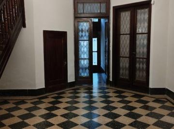 Casa de 6 ambientes, La Plata · Se Vende Casa 3 Dorm. C/cochera Cubierta Apta Banco Ubicada en Diagonal 73 / 3 y 4 La Plata.