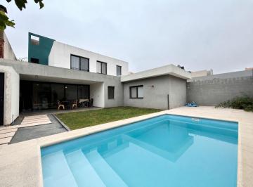 Casa · 223m² · 6 Ambientes · 2 Cocheras · Venta Casa 3 Dorm. Claros del Bosque